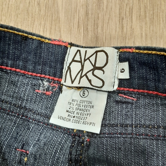 Akademics Dark Wash Embroidered Jeans size 6 - Picture 4 of 4